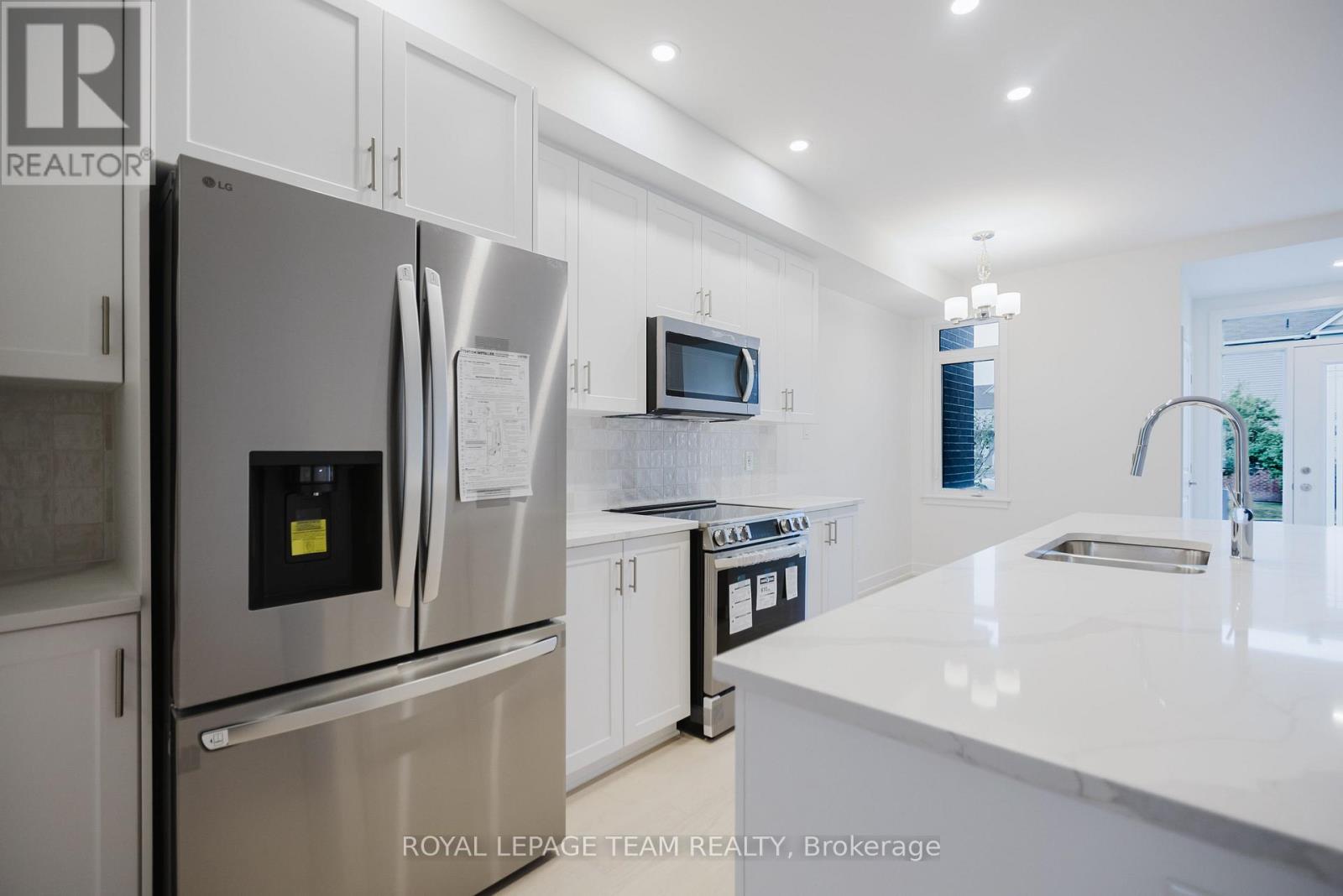 Photo 11 of 805 Anciano Crescent, Ottawa ON