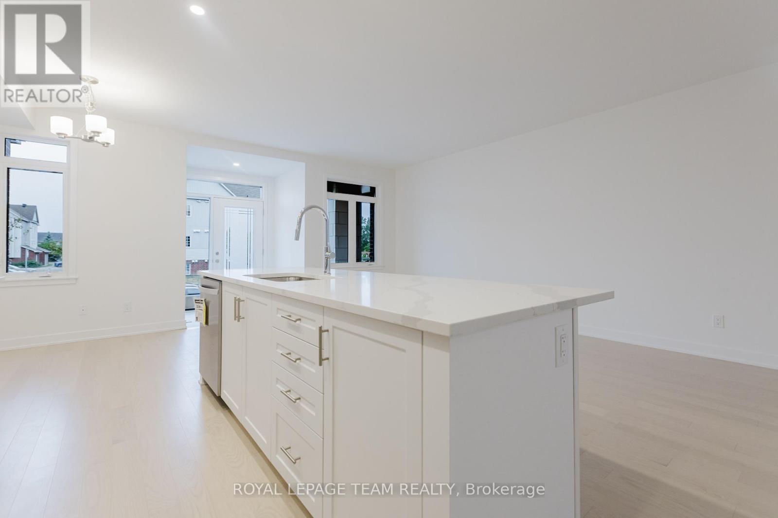 Photo 12 of 805 Anciano Crescent, Ottawa ON