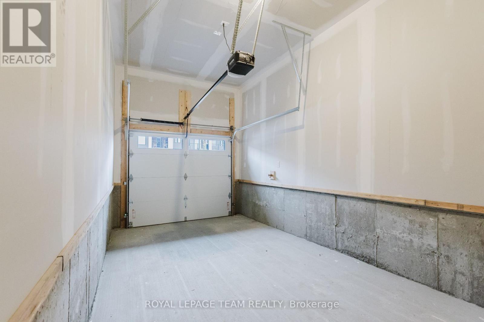 Photo 31 of 805 Anciano Crescent, Ottawa ON