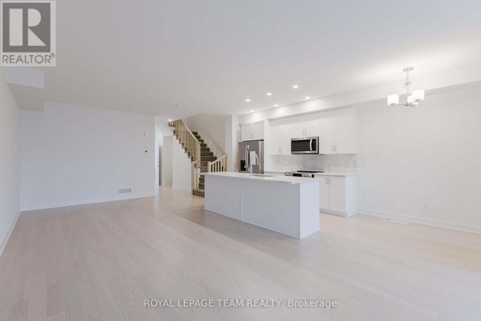 Photo 7 of 805 Anciano Crescent, Ottawa ON