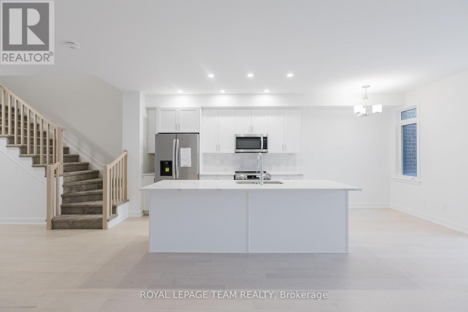 Photo 8 of 805 Anciano Crescent, Ottawa ON