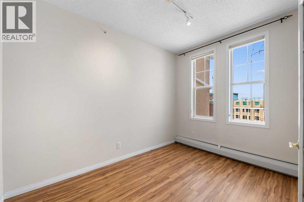 Single Family House for Sale in    Street SW Shawnee Slopes Calgary 
