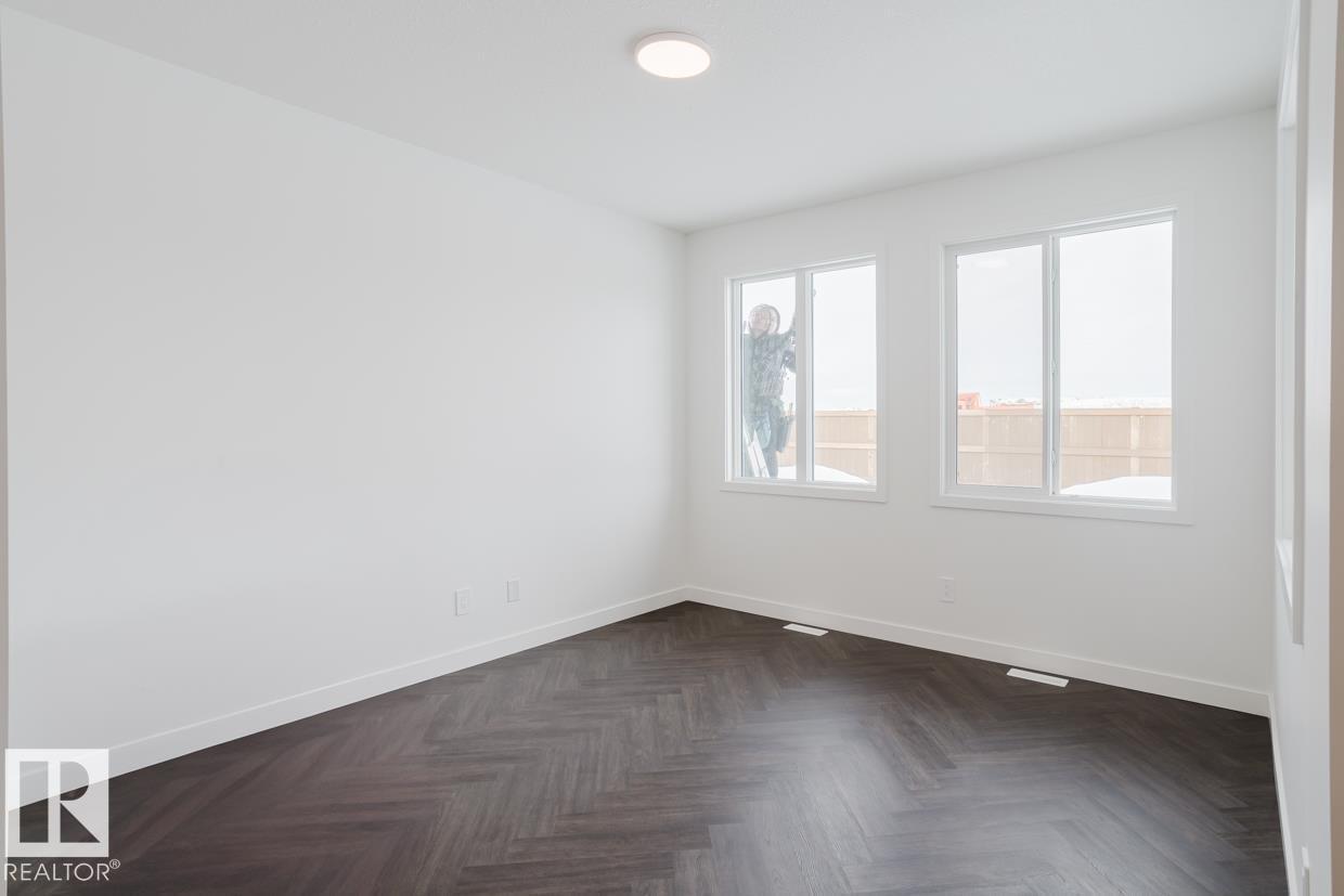 Photo 2 of 2837 65 St Sw, Edmonton AB