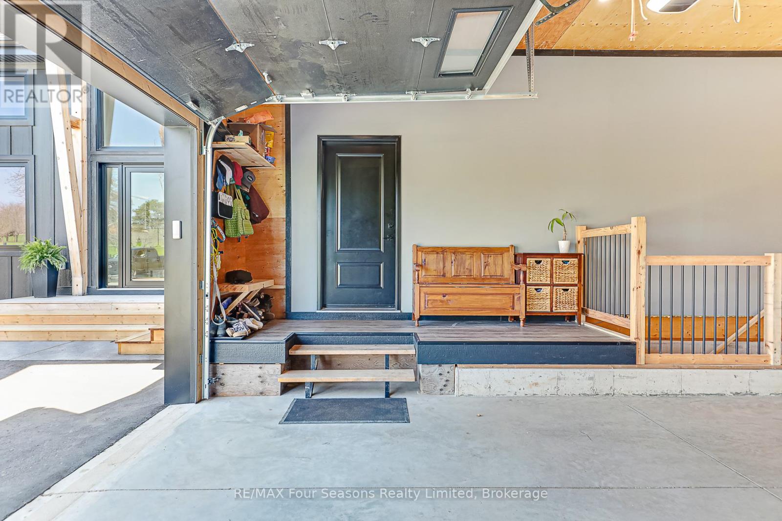 Photo 39 of 113 Slabtown Road W, Blue Mountains ON