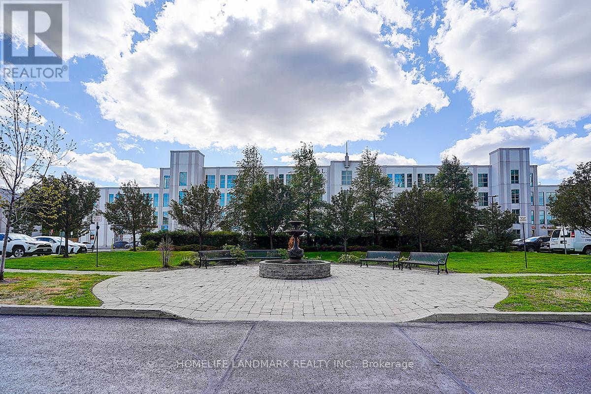 Photo 4 of 15 C 8 Rosebank Drive, Toronto ON