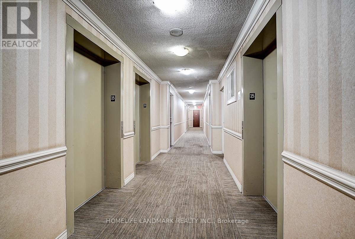 Photo 7 of 15 C 8 Rosebank Drive, Toronto ON