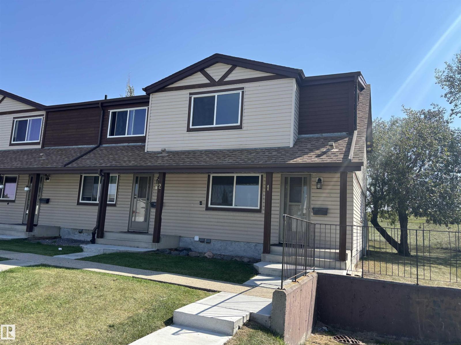 Photo 1 of 1 13833 30 St Nw, Edmonton AB