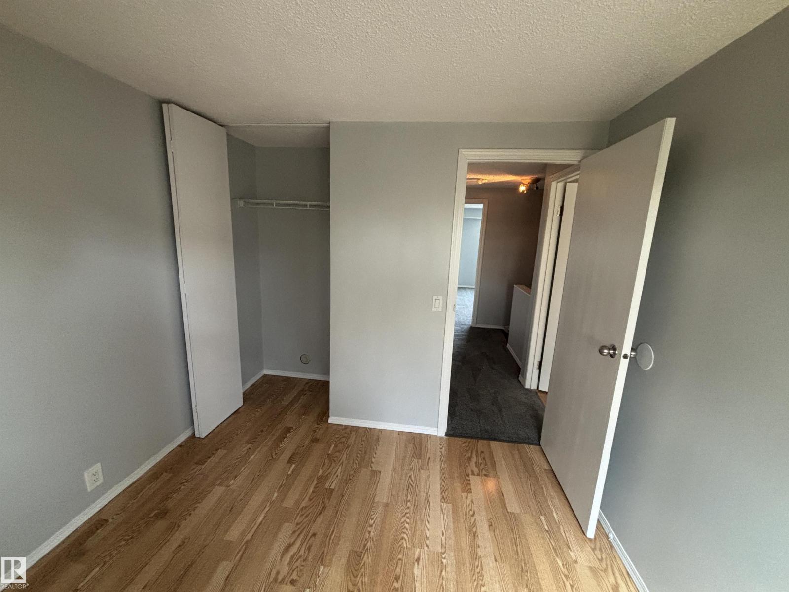 Photo 10 of 1 13833 30 St Nw, Edmonton AB