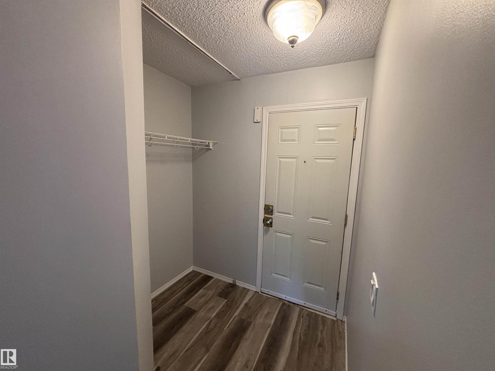 Photo 11 of 1 13833 30 St Nw, Edmonton AB