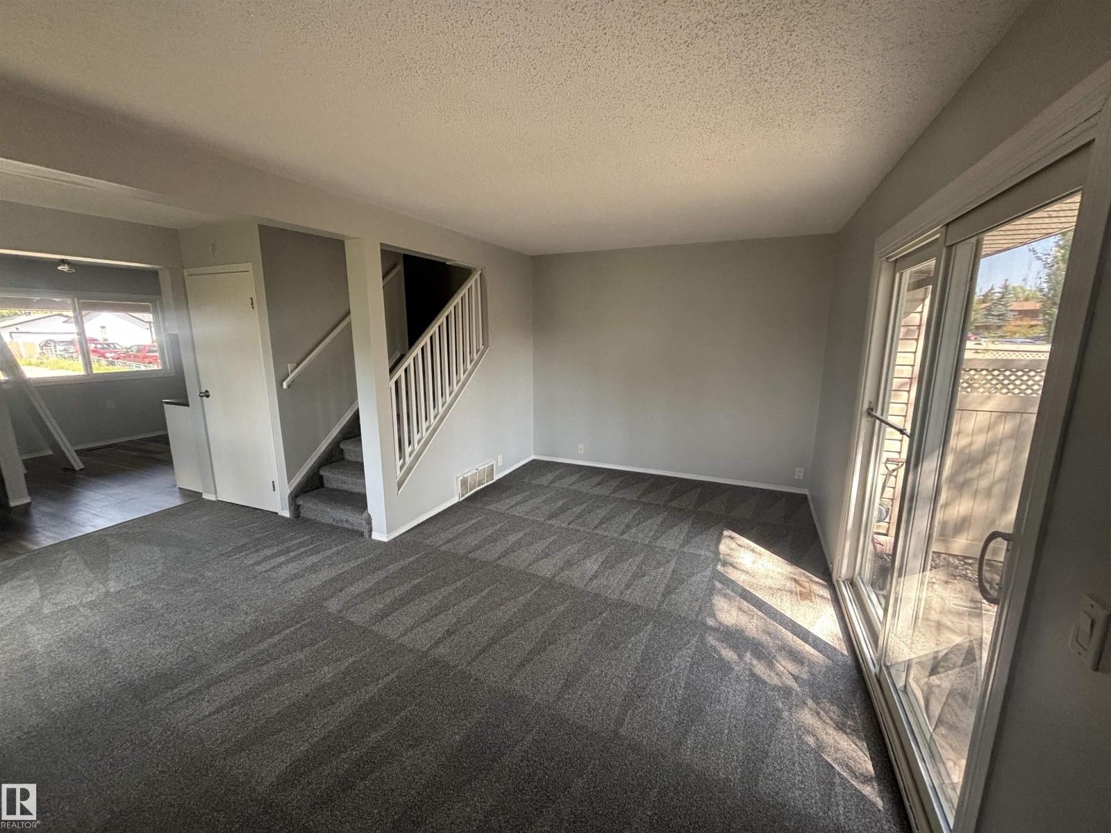 Photo 2 of 1 13833 30 St Nw, Edmonton AB