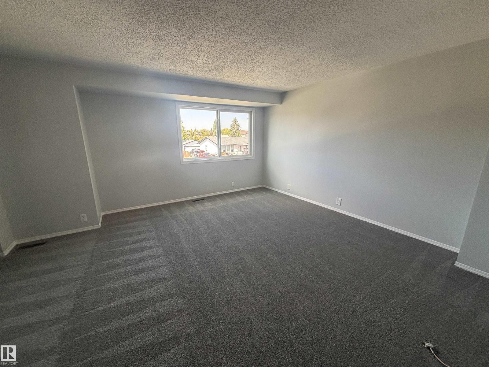Photo 6 of 1 13833 30 St Nw, Edmonton AB