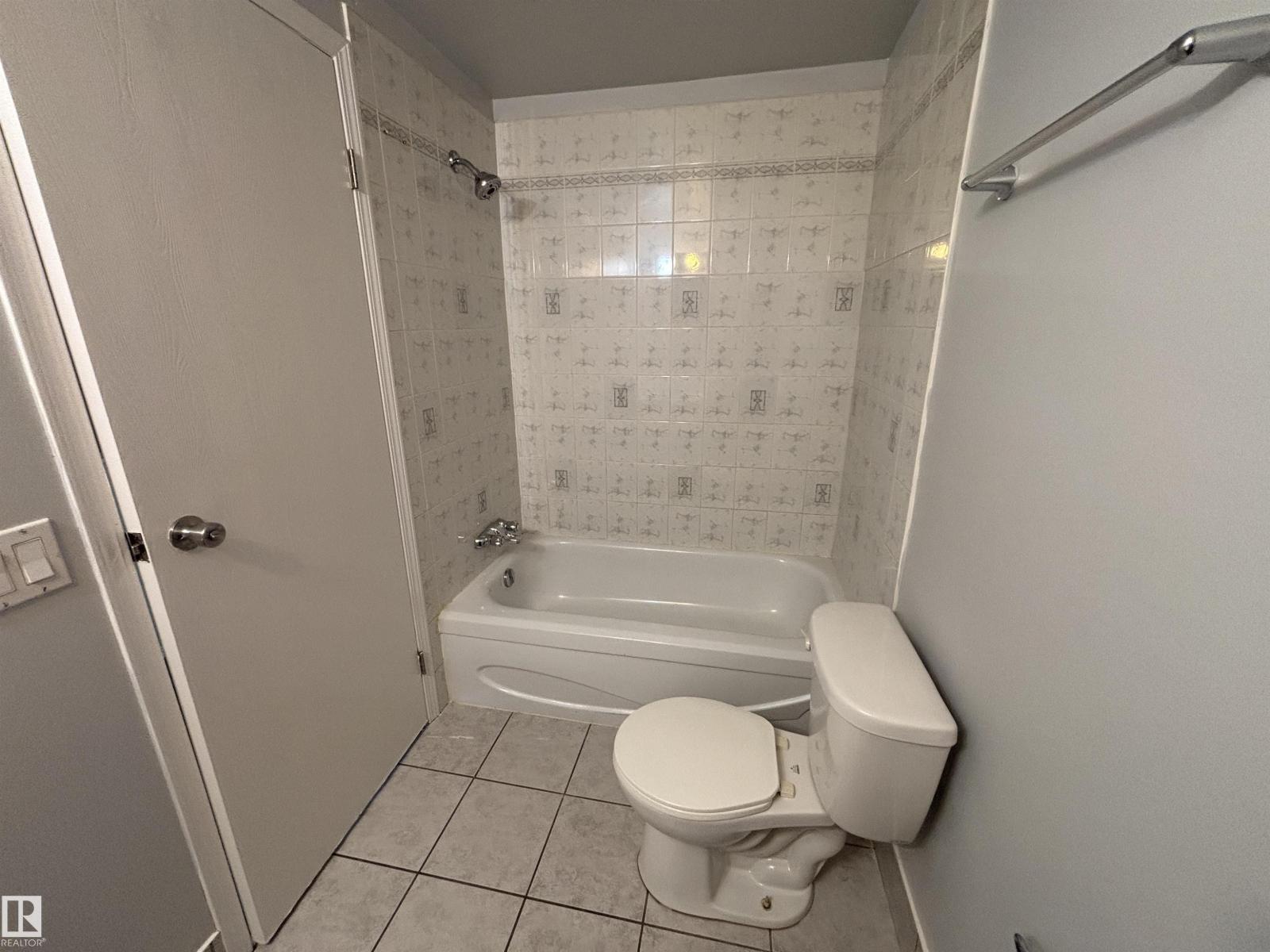 Photo 7 of 1 13833 30 St Nw, Edmonton AB