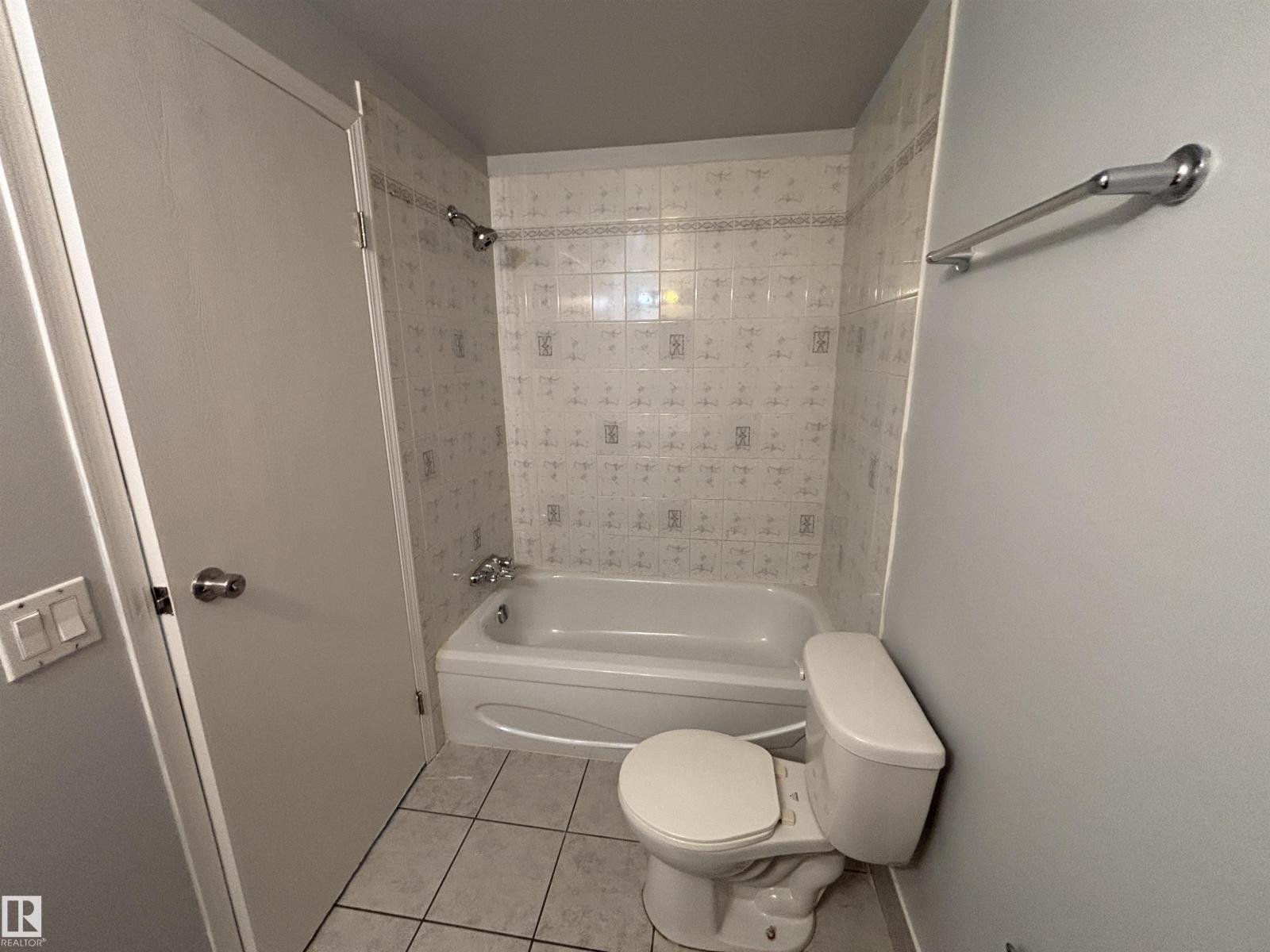 Photo 8 of 1 13833 30 St Nw, Edmonton AB