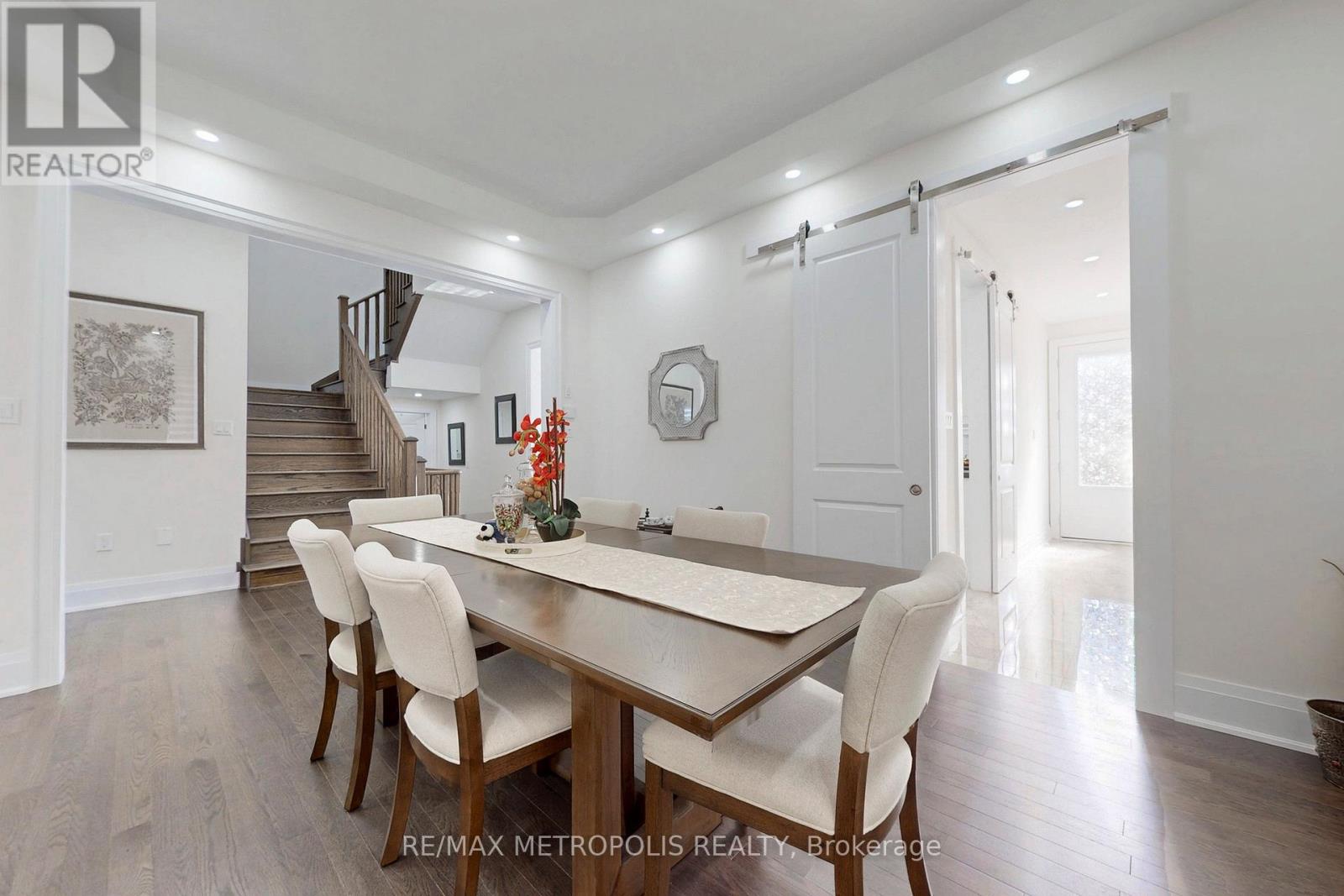 Photo 10 of 163 Ballantyne Boulevard, Vaughan ON