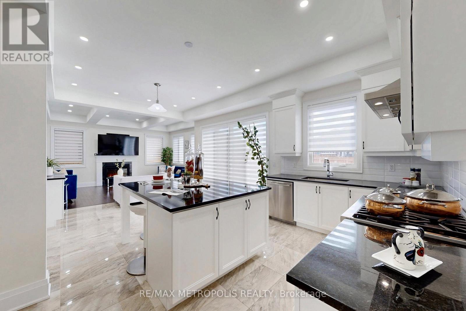 Photo 14 of 163 Ballantyne Boulevard, Vaughan ON