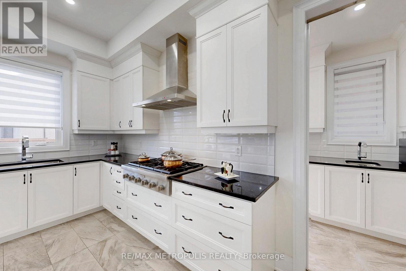 Photo 15 of 163 Ballantyne Boulevard, Vaughan ON