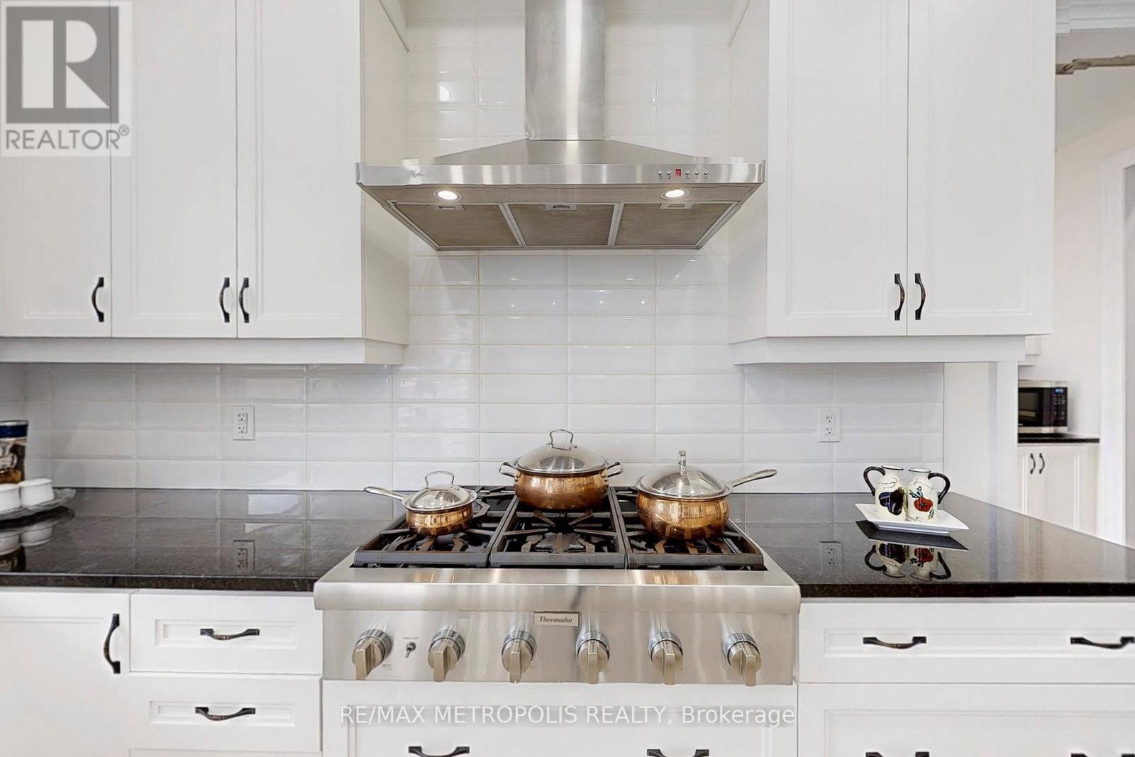 Photo 16 of 163 Ballantyne Boulevard, Vaughan ON