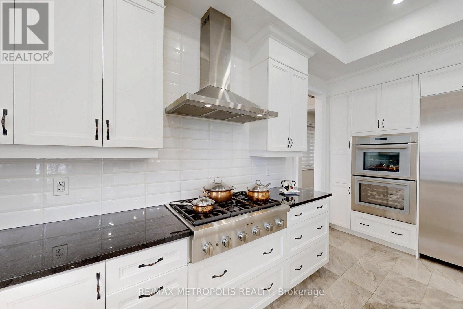 Photo 17 of 163 Ballantyne Boulevard, Vaughan ON