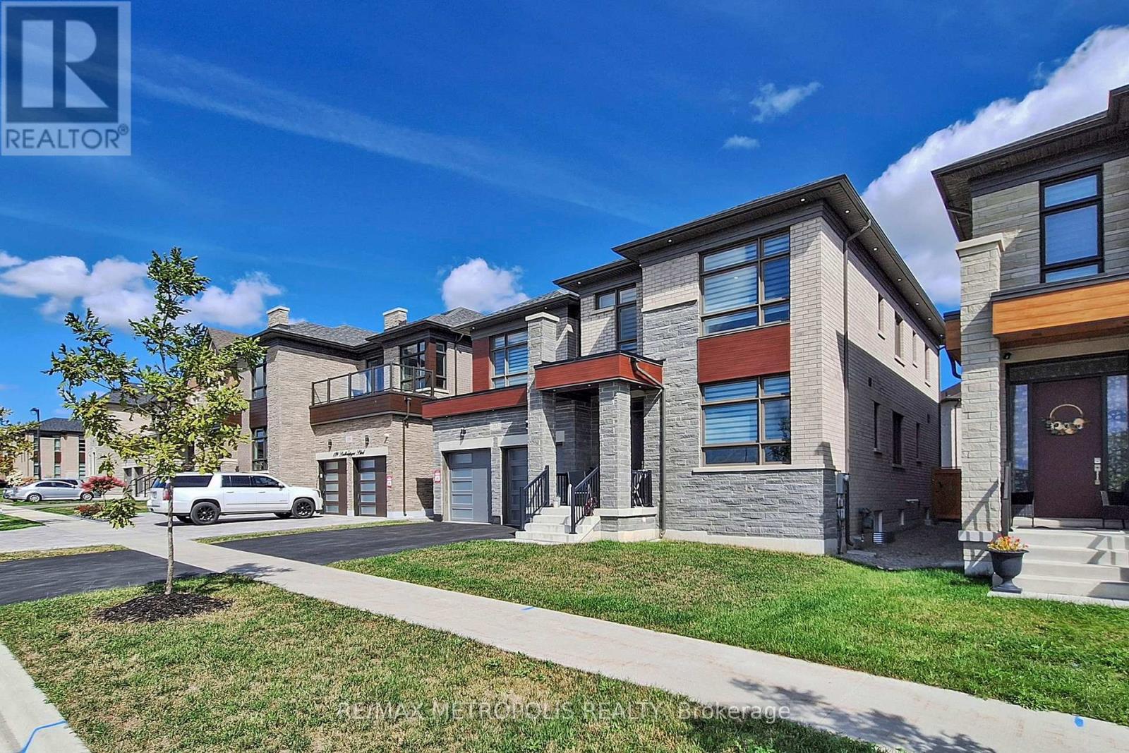 Photo 2 of 163 Ballantyne Boulevard, Vaughan ON