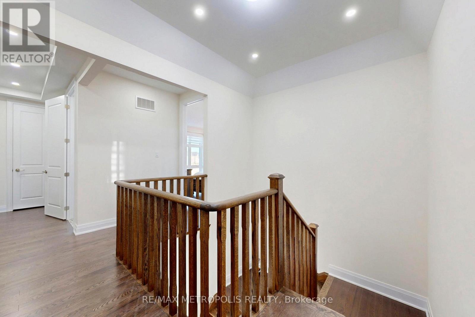 Photo 24 of 163 Ballantyne Boulevard, Vaughan ON