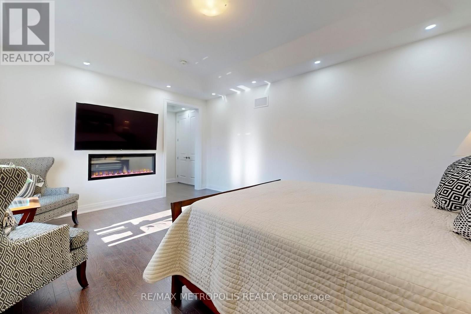 Photo 28 of 163 Ballantyne Boulevard, Vaughan ON