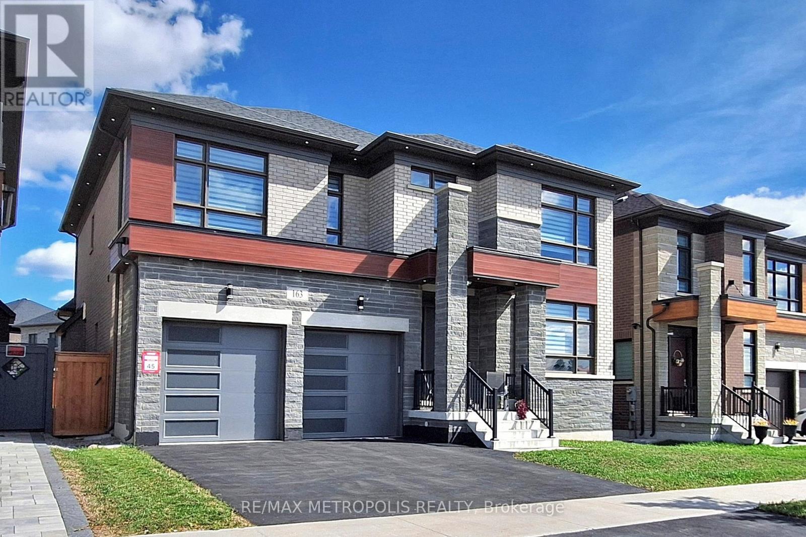 Photo 3 of 163 Ballantyne Boulevard, Vaughan ON