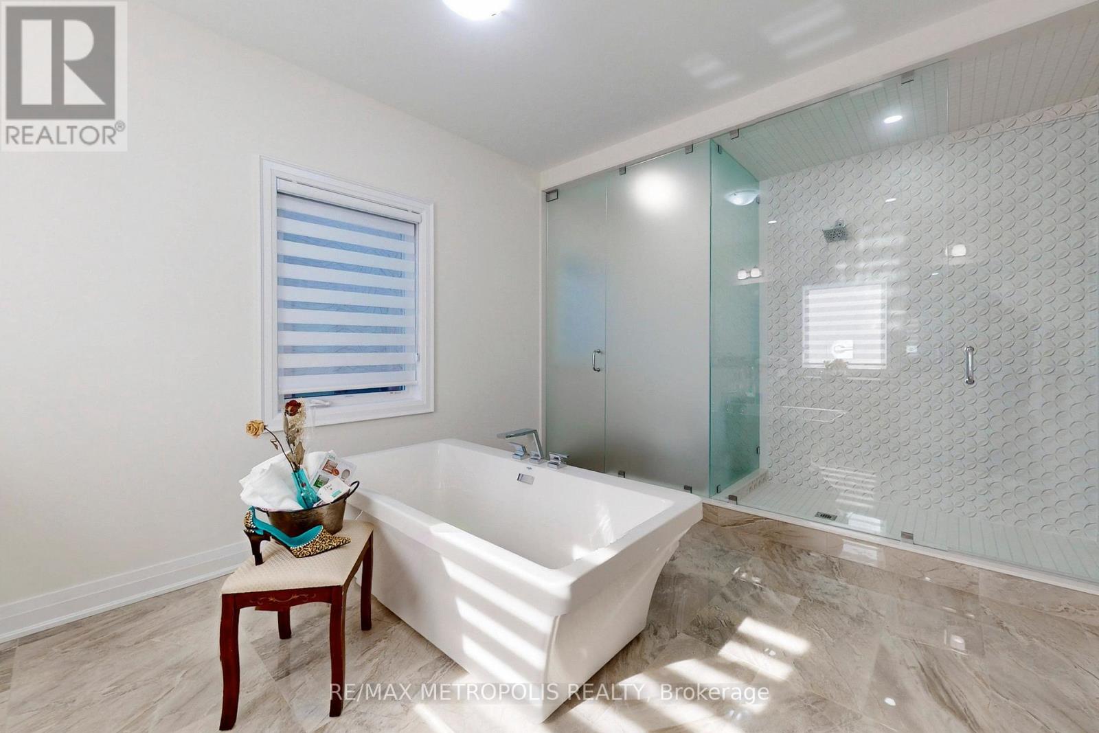 Photo 33 of 163 Ballantyne Boulevard, Vaughan ON