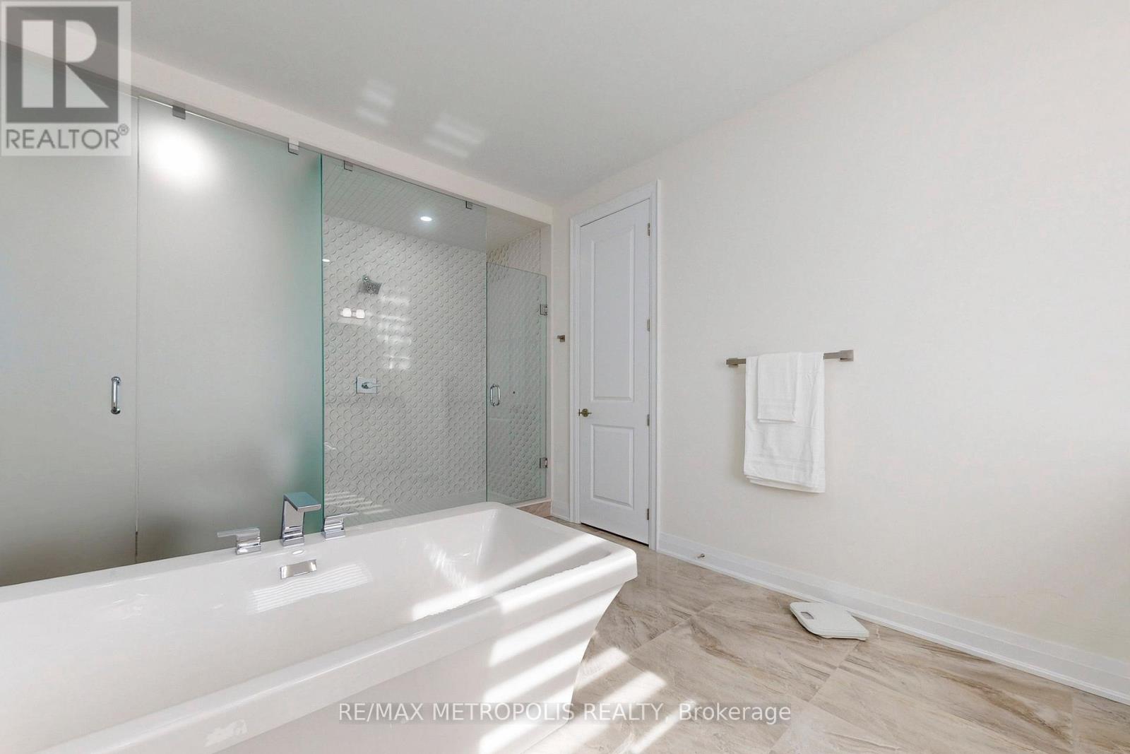 Photo 34 of 163 Ballantyne Boulevard, Vaughan ON