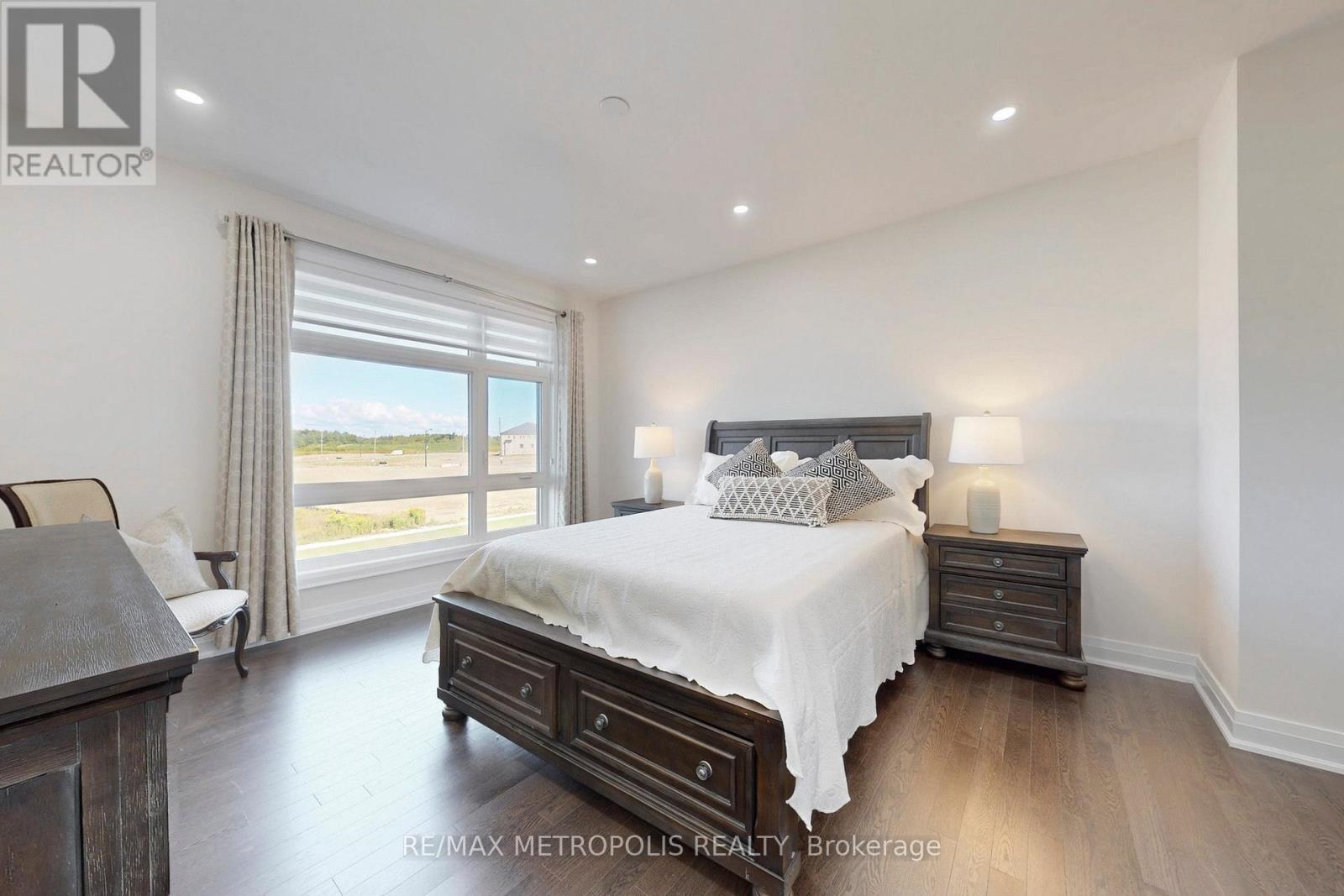 Photo 35 of 163 Ballantyne Boulevard, Vaughan ON