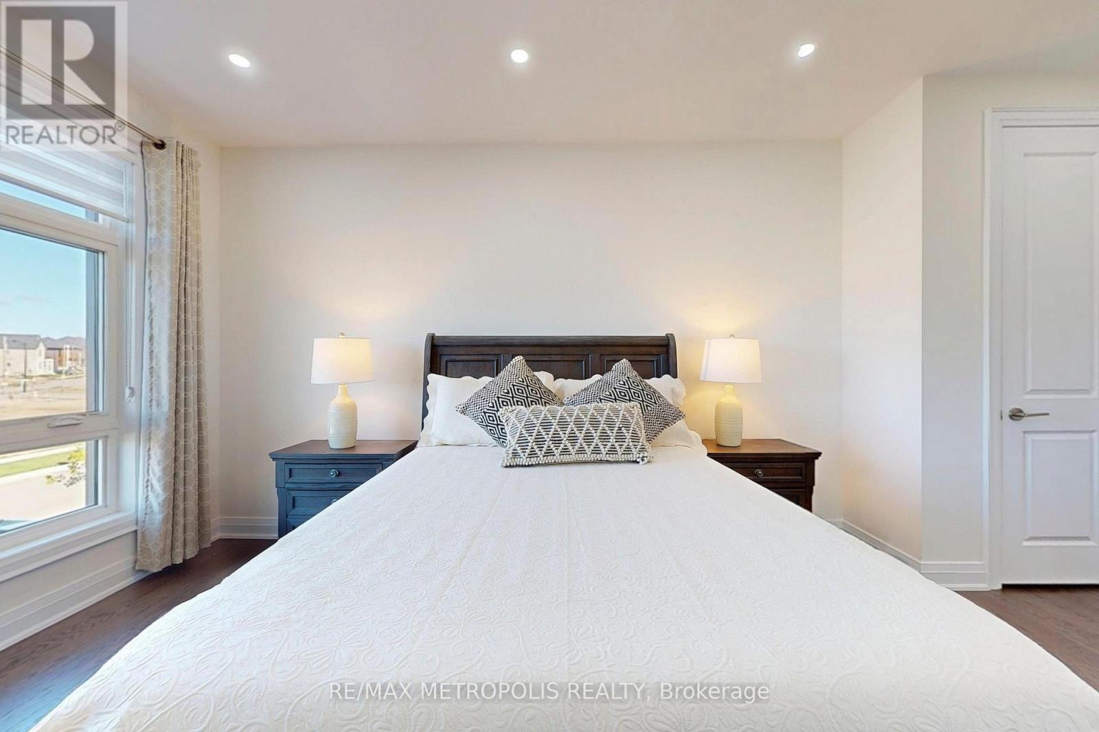 Photo 36 of 163 Ballantyne Boulevard, Vaughan ON