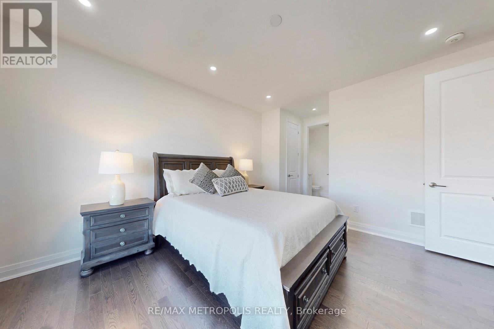 Photo 37 of 163 Ballantyne Boulevard, Vaughan ON