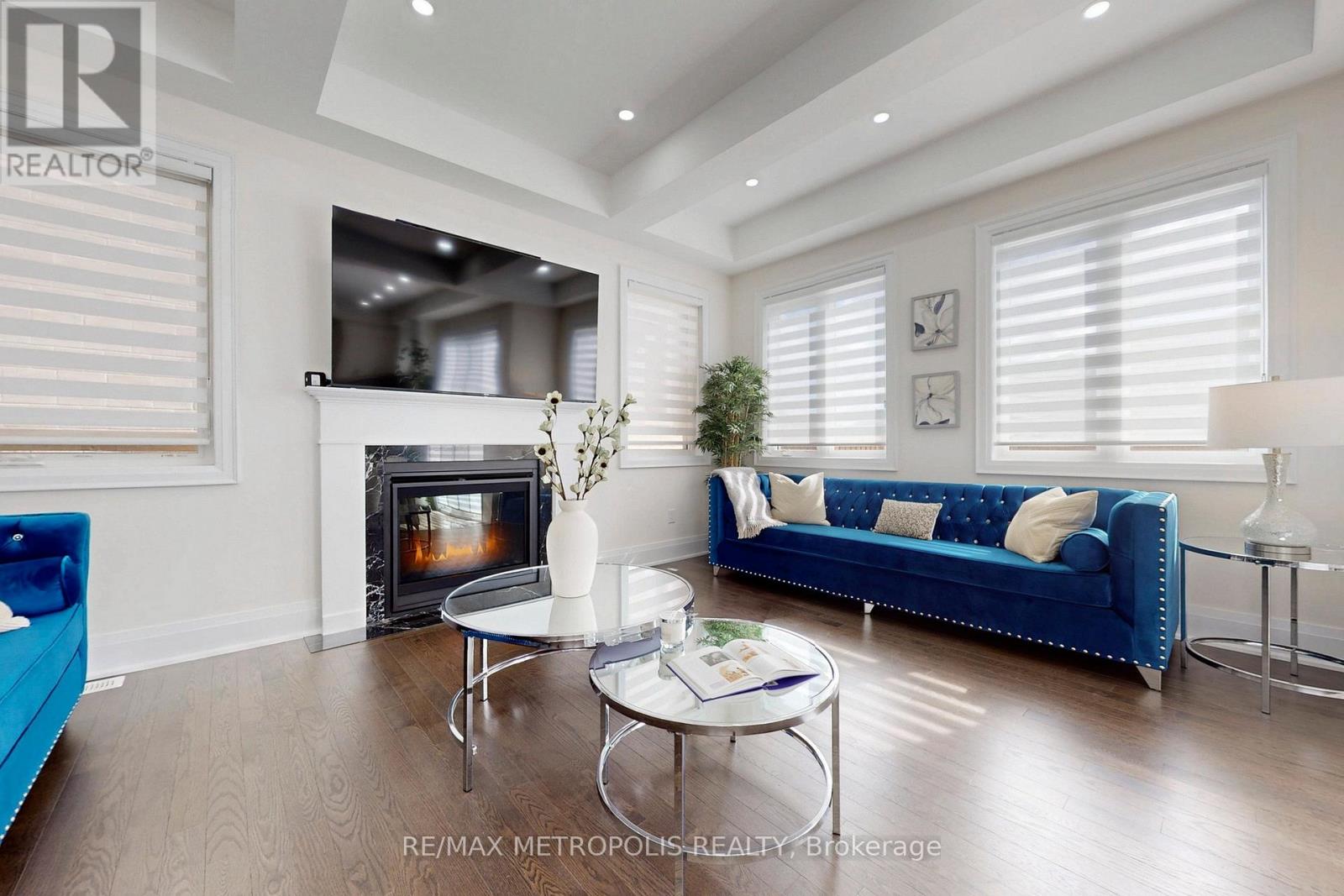 Photo 4 of 163 Ballantyne Boulevard, Vaughan ON