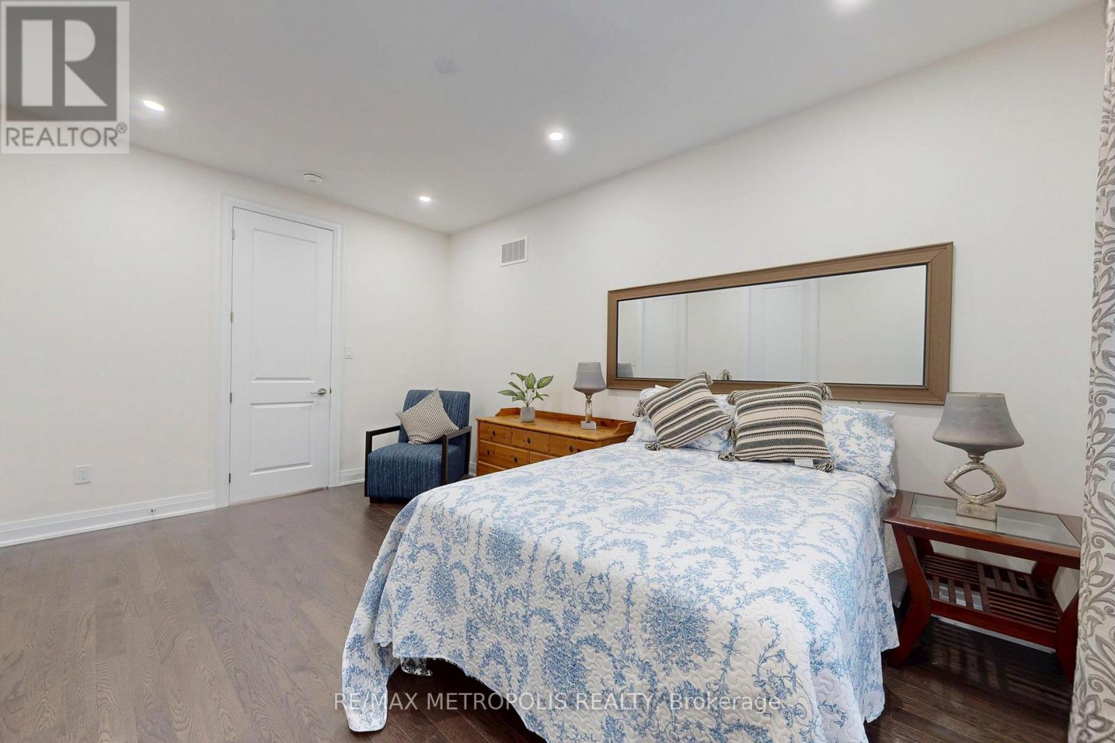 Photo 43 of 163 Ballantyne Boulevard, Vaughan ON