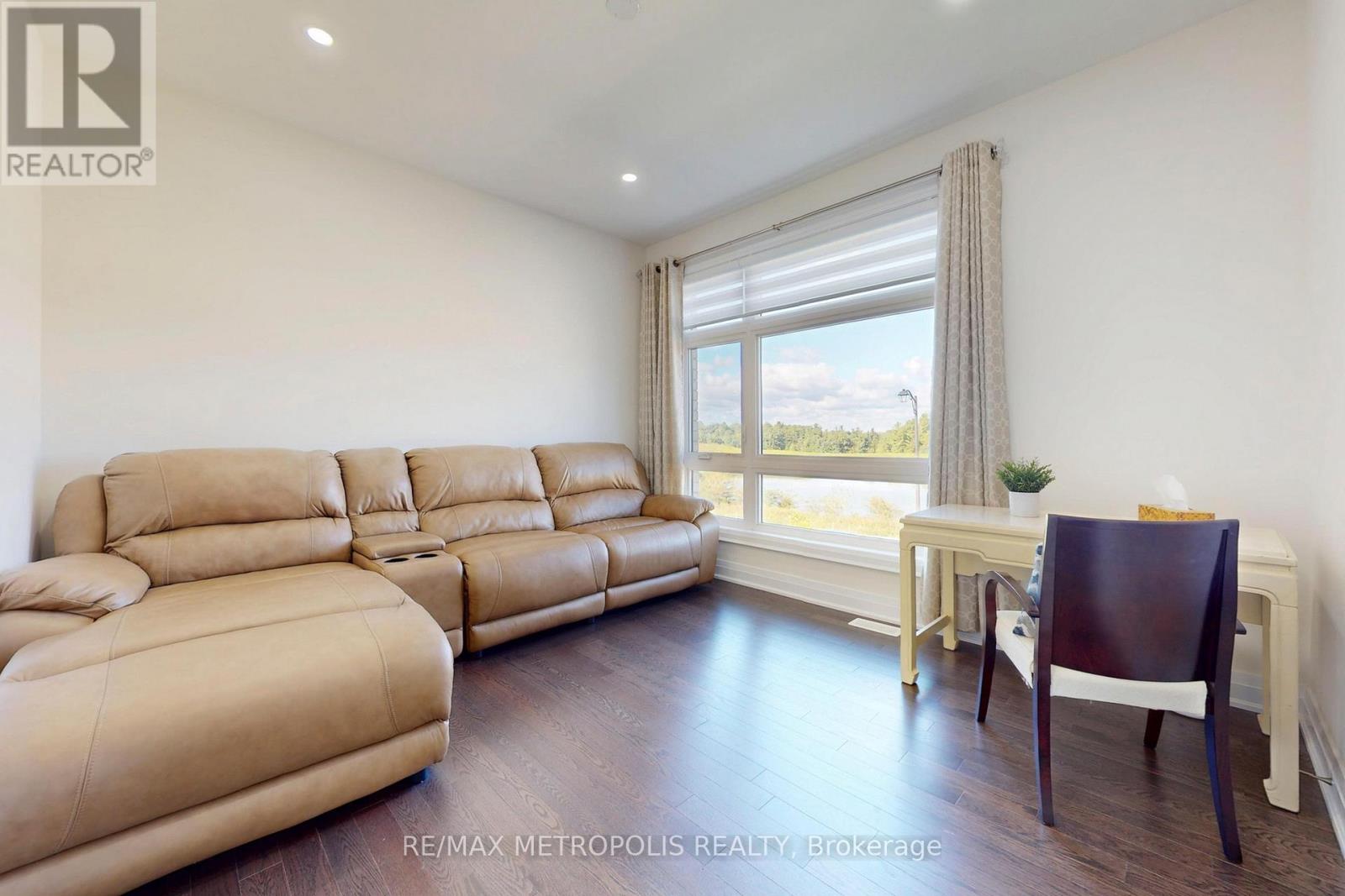 Photo 45 of 163 Ballantyne Boulevard, Vaughan ON
