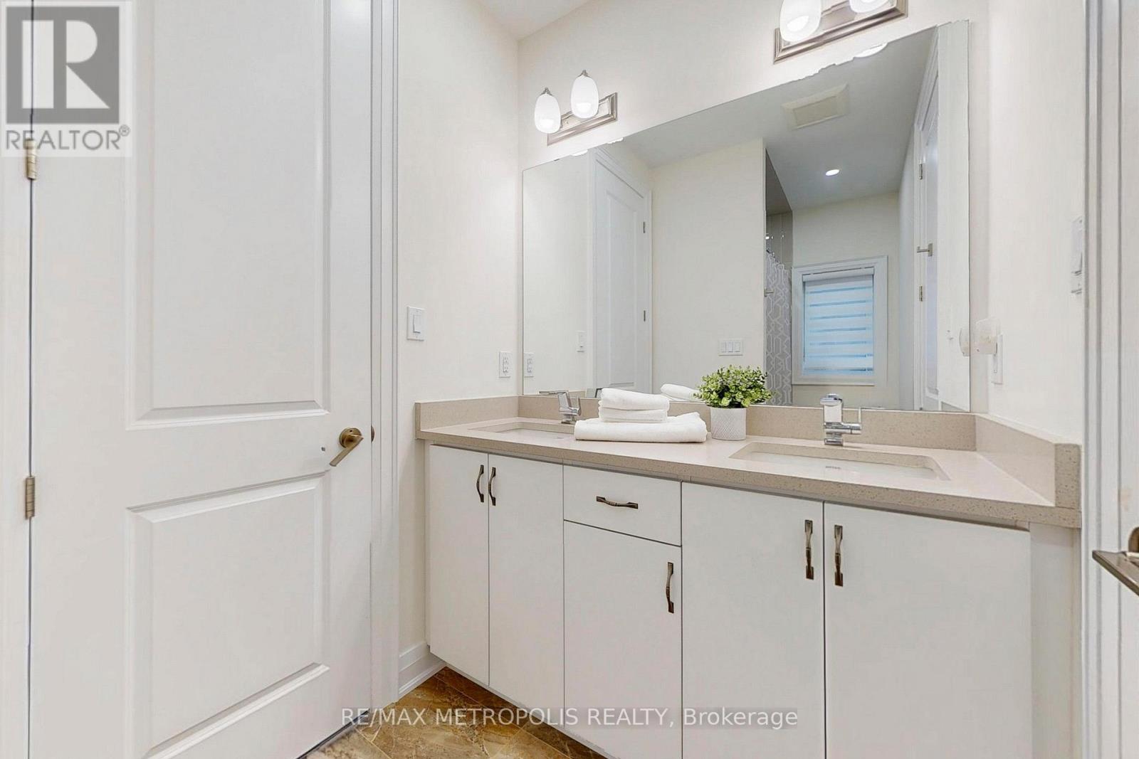 Photo 46 of 163 Ballantyne Boulevard, Vaughan ON