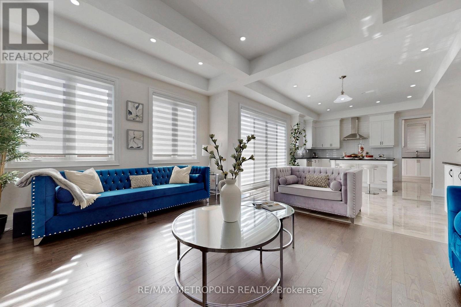 Photo 5 of 163 Ballantyne Boulevard, Vaughan ON
