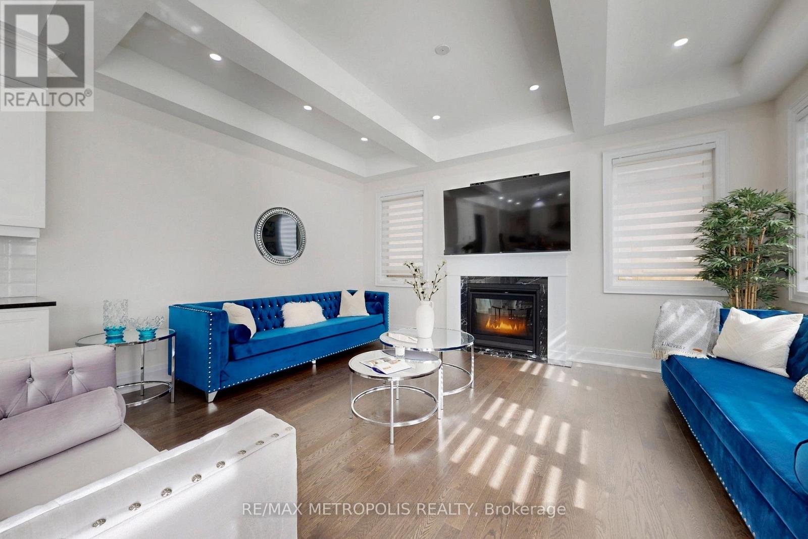 Photo 6 of 163 Ballantyne Boulevard, Vaughan ON