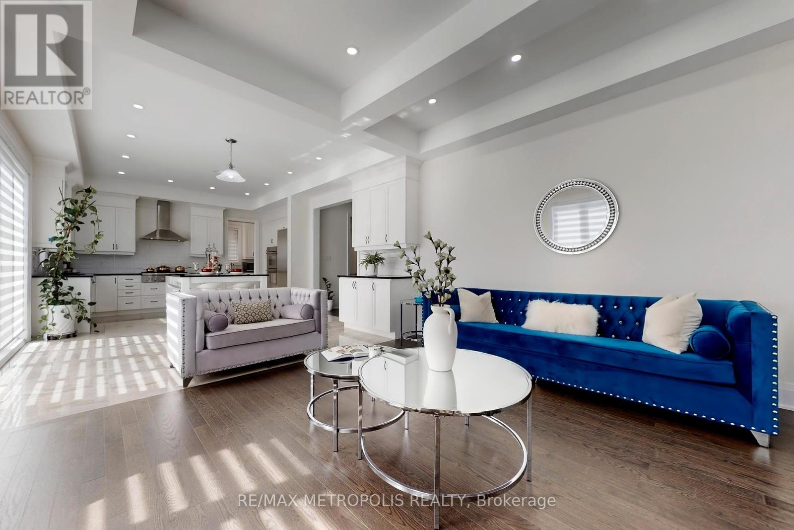 Photo 7 of 163 Ballantyne Boulevard, Vaughan ON