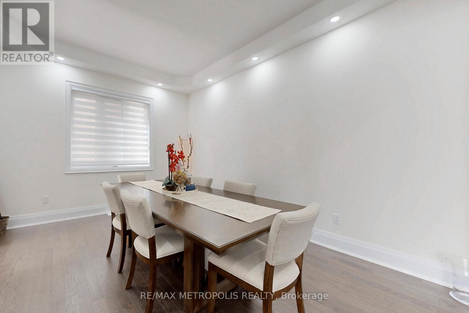 Photo 8 of 163 Ballantyne Boulevard, Vaughan ON