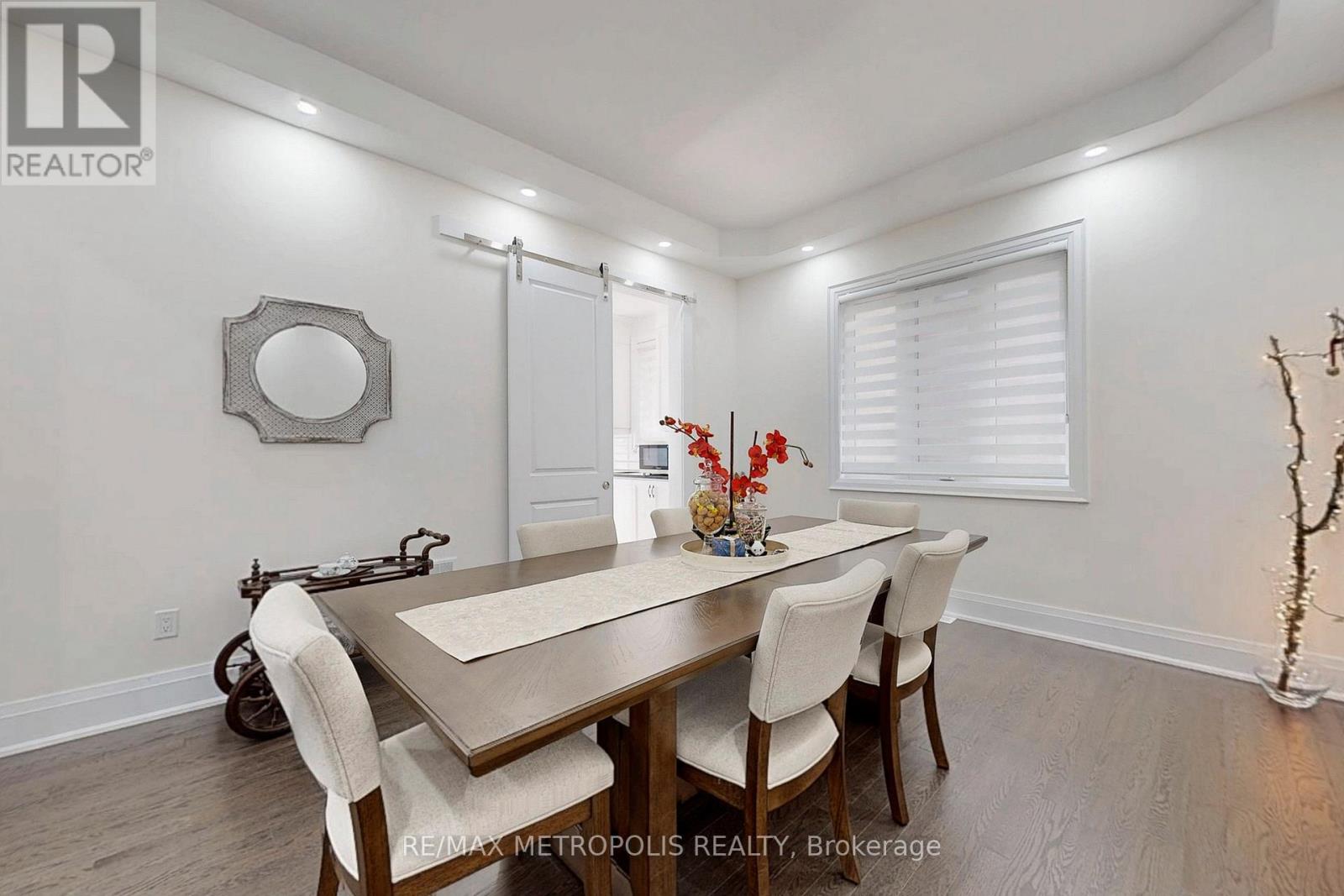 Photo 9 of 163 Ballantyne Boulevard, Vaughan ON