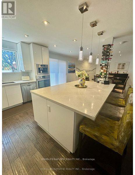 Photo 13 of 23 Holm Crescent, Markham ON