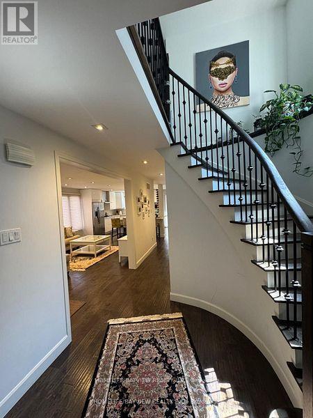 Photo 5 of 23 Holm Crescent, Markham ON