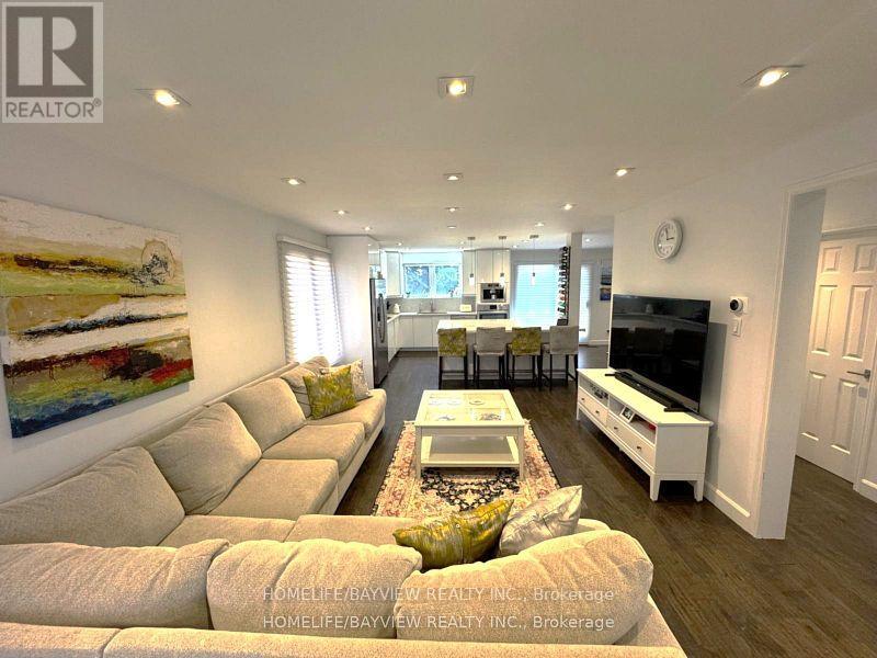 Photo 6 of 23 Holm Crescent, Markham ON