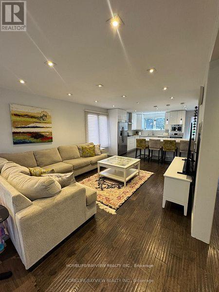 Photo 8 of 23 Holm Crescent, Markham ON
