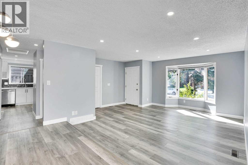 Photo 4 of 35 Castlefall Grove Ne, Calgary AB