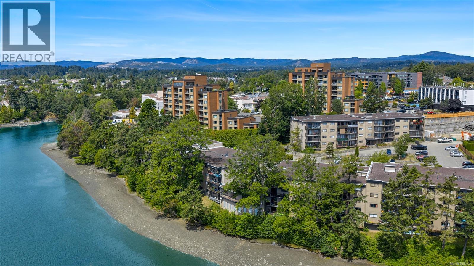 Photo 3 of 206 103 Gorge Rd E, Victoria BC
