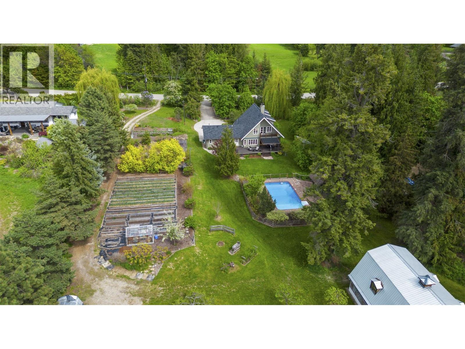 Photo 5 of 3971 30 Street Ne, Salmon Arm BC