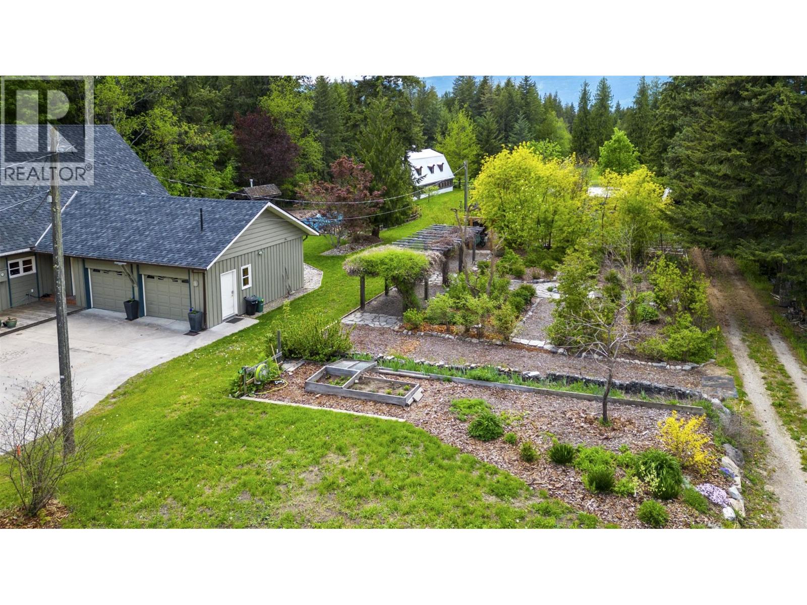 Photo 8 of 3971 30 Street Ne, Salmon Arm BC