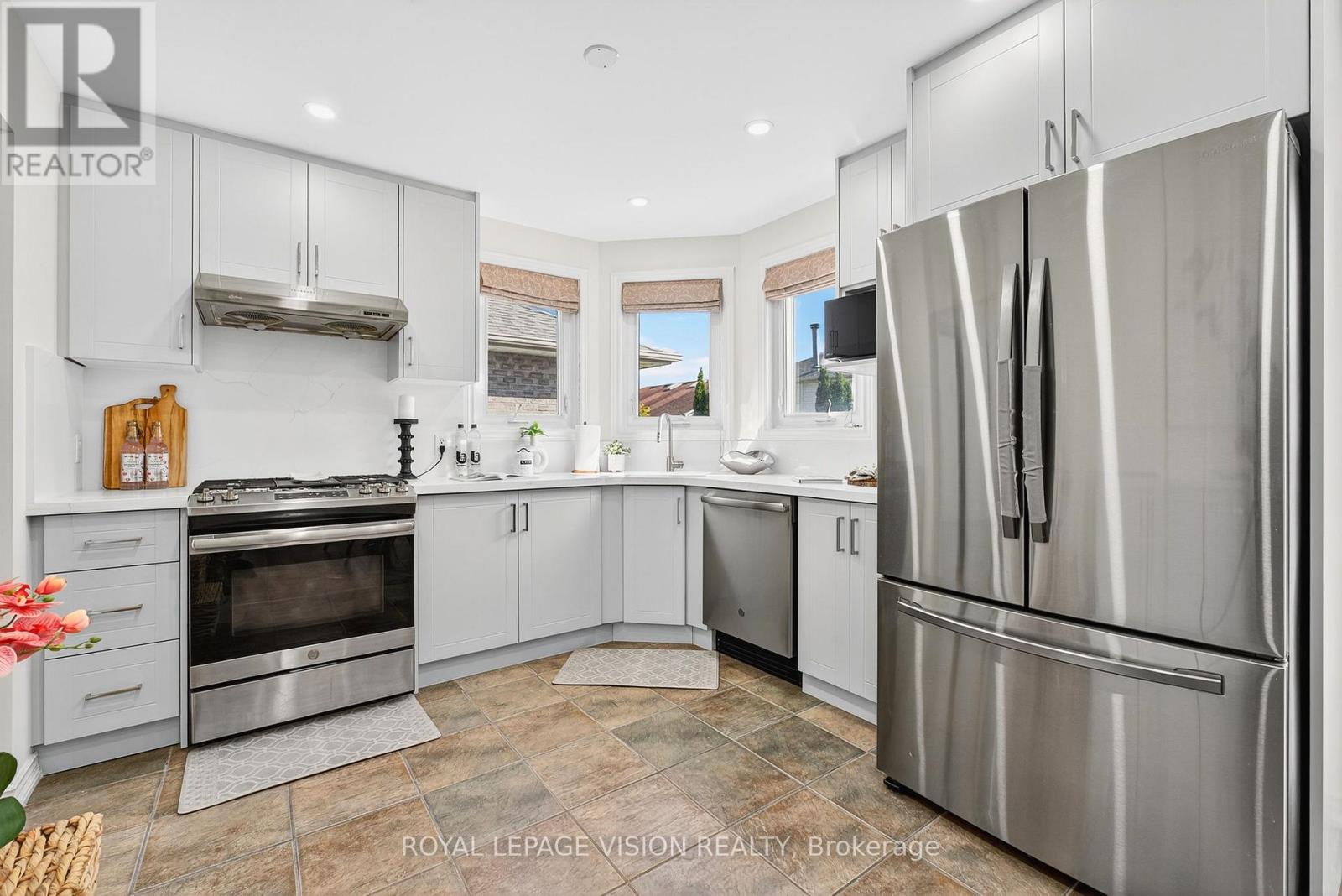 Photo 15 of 811 Beatrice Street E, Oshawa ON