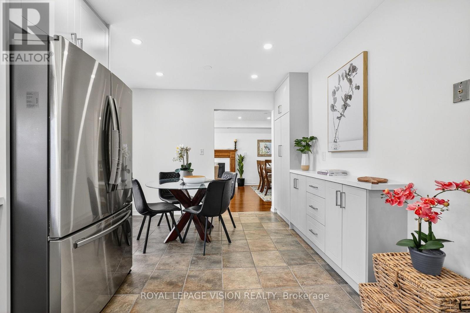 Photo 18 of 811 Beatrice Street E, Oshawa ON